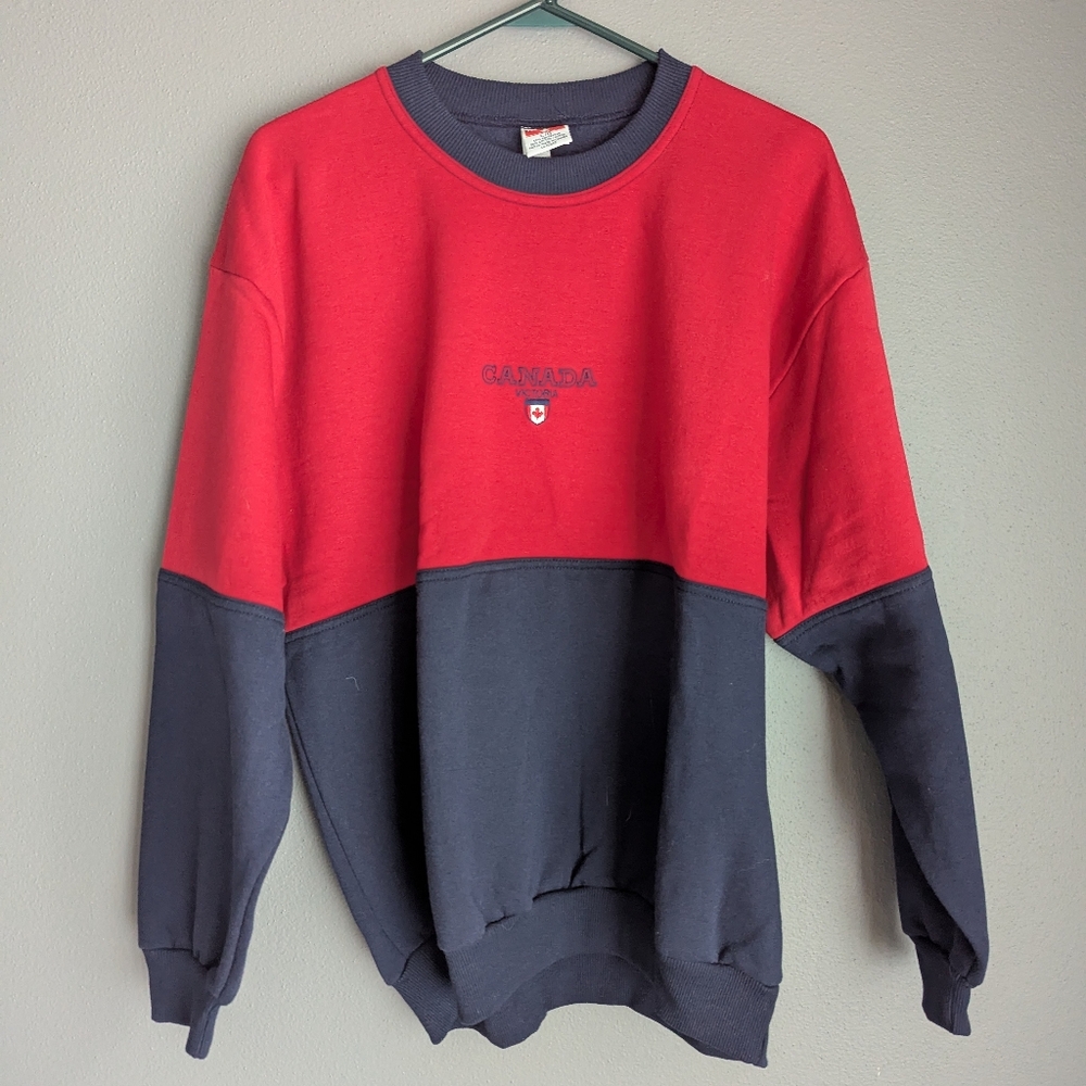 Cityscape color block Canada sweatshirt size large 23x32x27